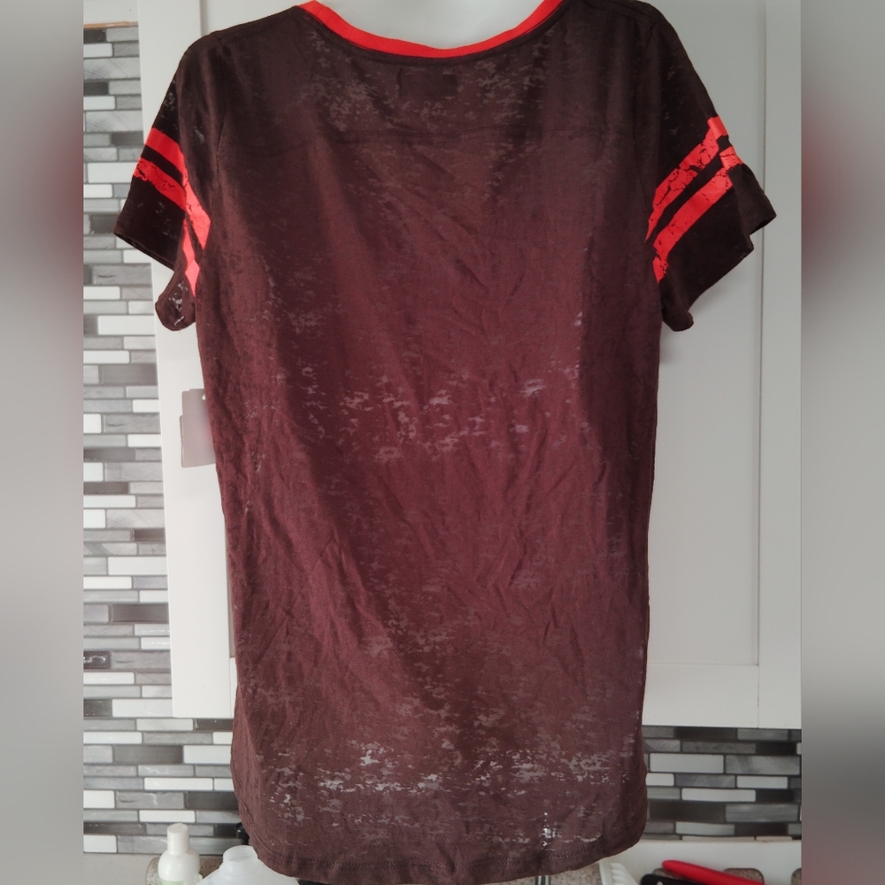 NWT- Cleveland Browns T-Shirt Size M - Picture 2 of 3